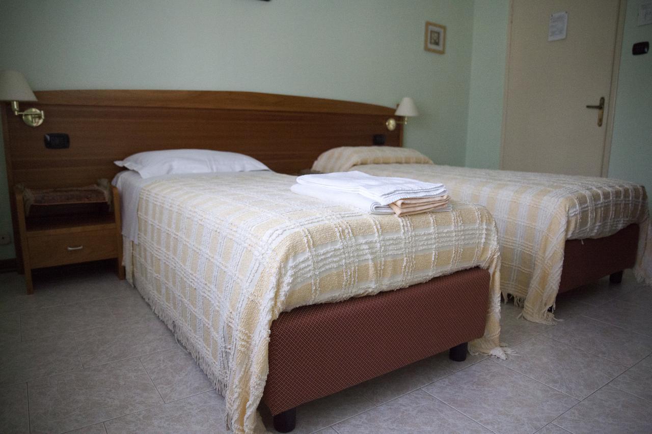 Hotel Trieste Pontelongo Екстериор снимка